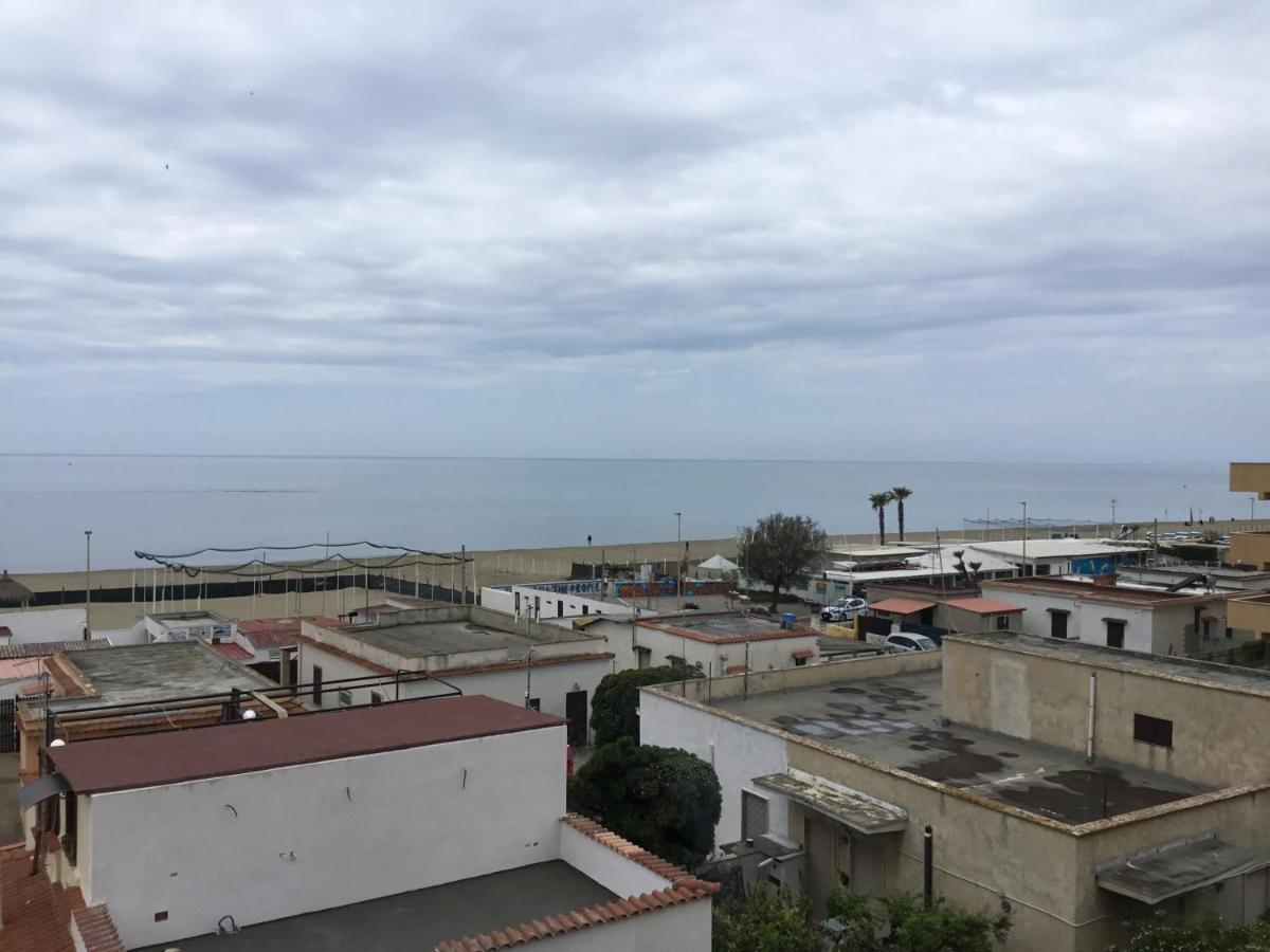 Beach House Apartment Passoscuro Bagian luar foto