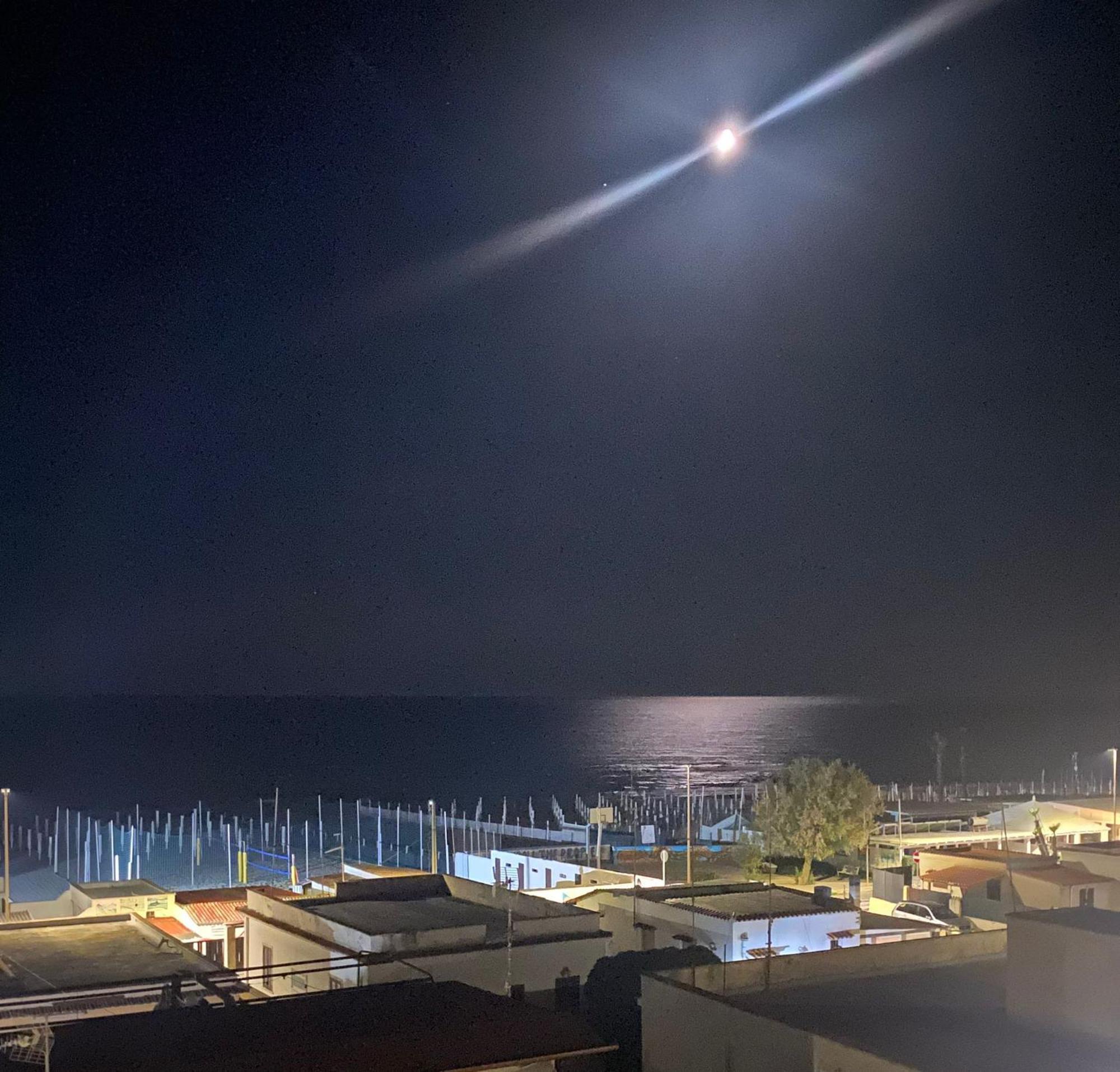 Beach House Apartment Passoscuro Bagian luar foto