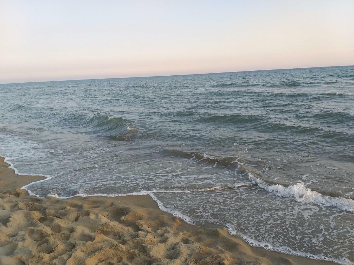 Beach House Apartment Passoscuro Bagian luar foto