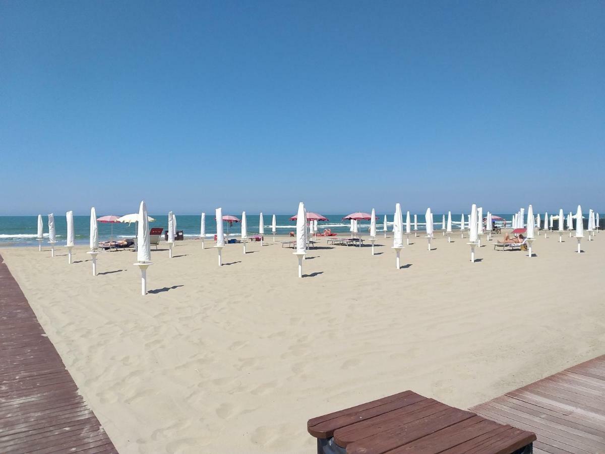 Beach House Apartment Passoscuro Bagian luar foto