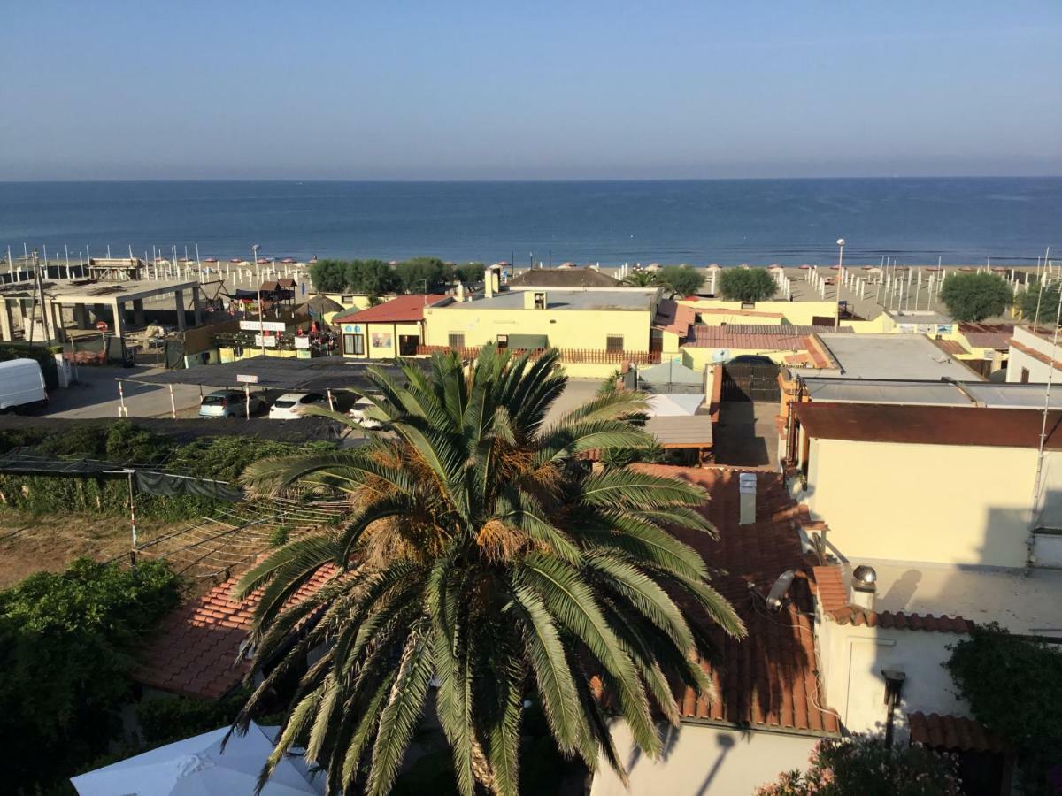 Beach House Apartment Passoscuro Bagian luar foto